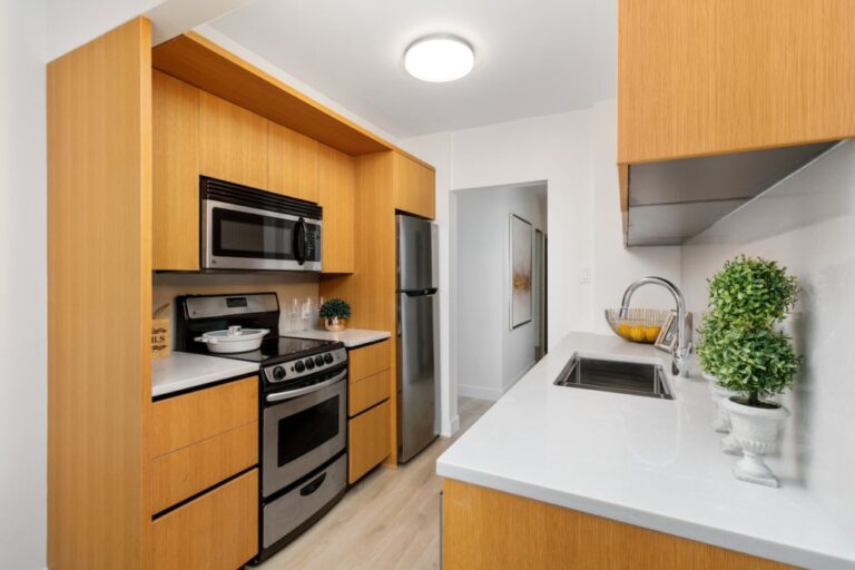 Kitchen design Esquimalt Ave